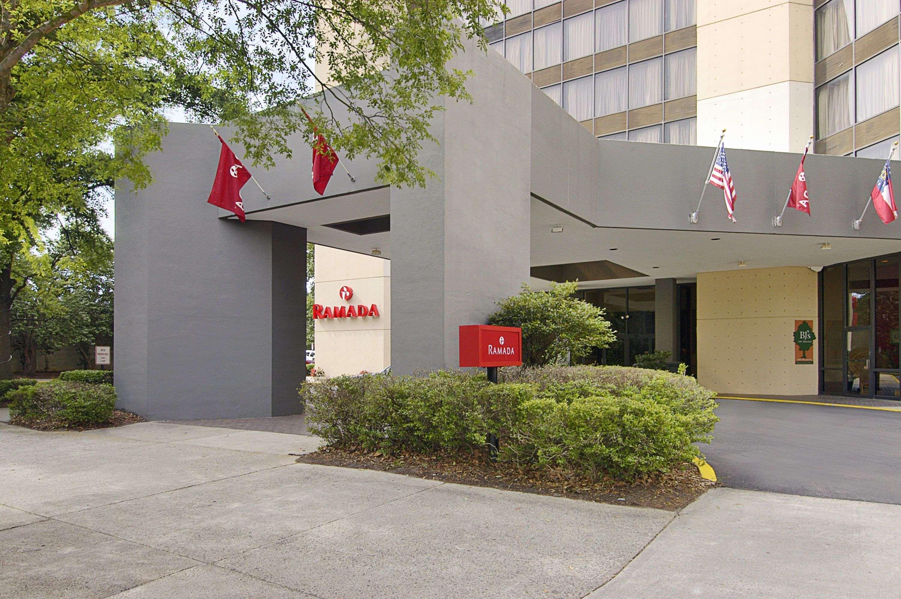 Ramada By Wyndham Augusta Downtown Hotel & Conference Center Exterior foto